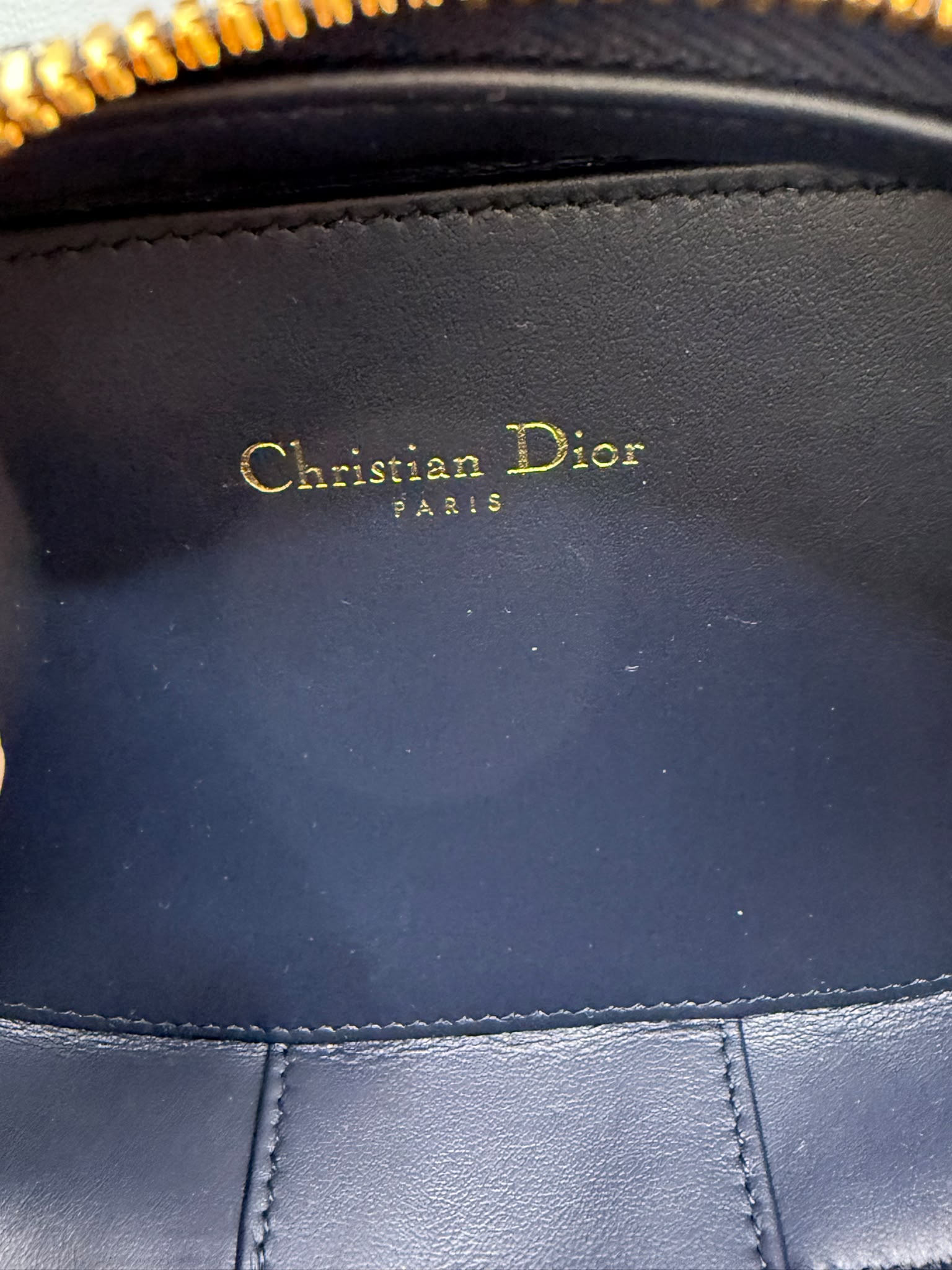 Signature Oval Camera