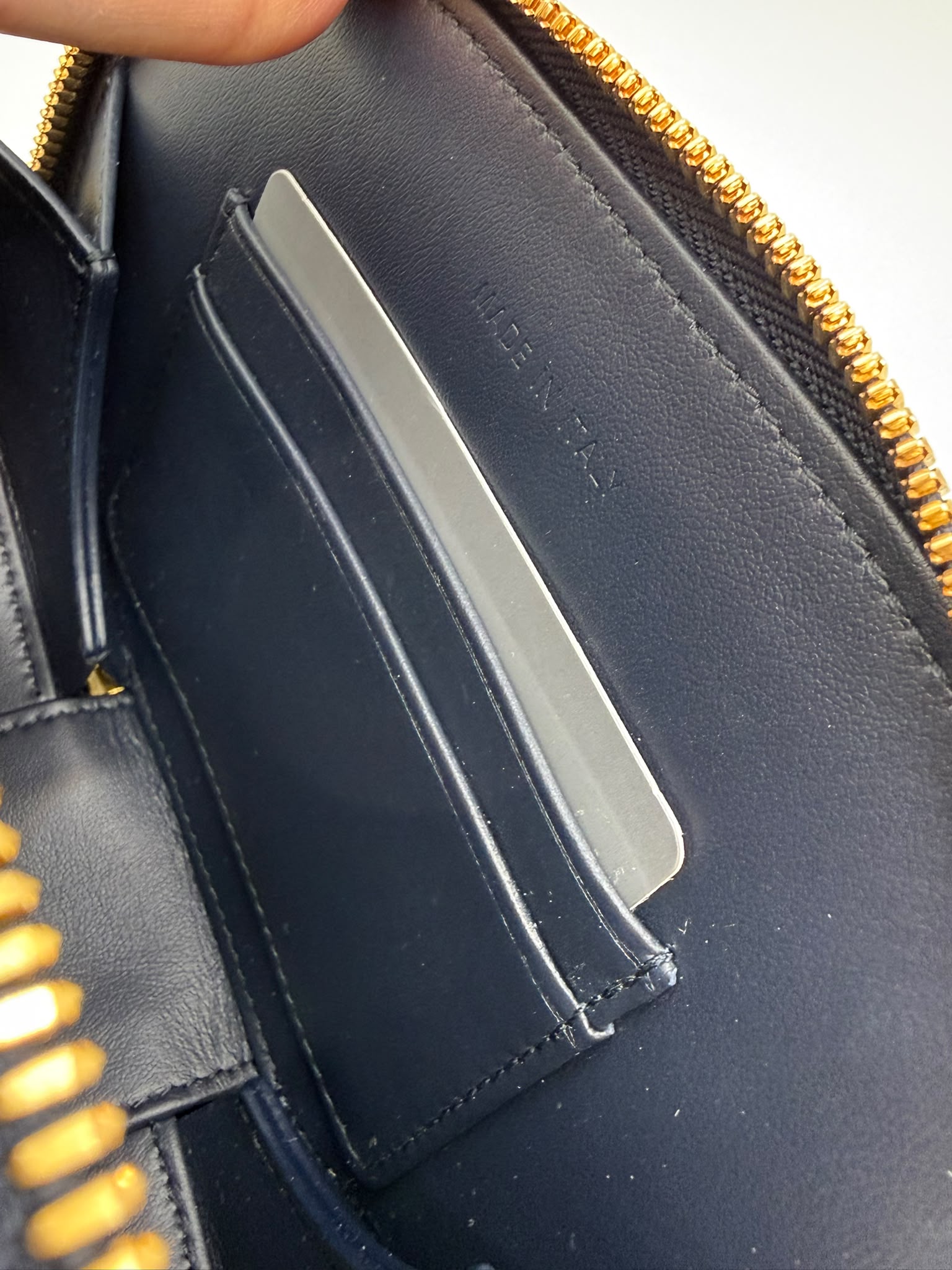 Signature Oval Camera