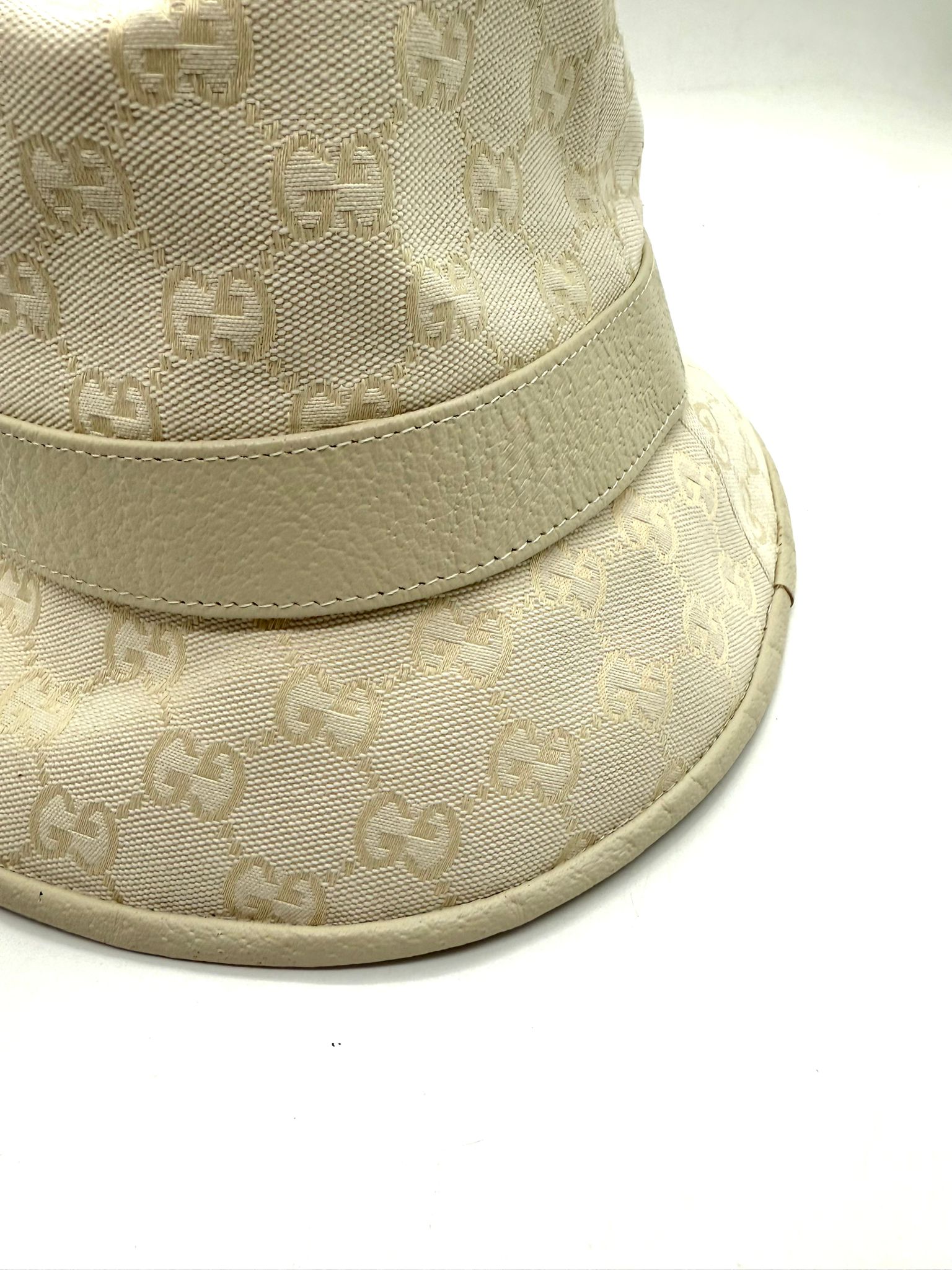 RESERVADO SOMBRERO GUCCI BUCKET