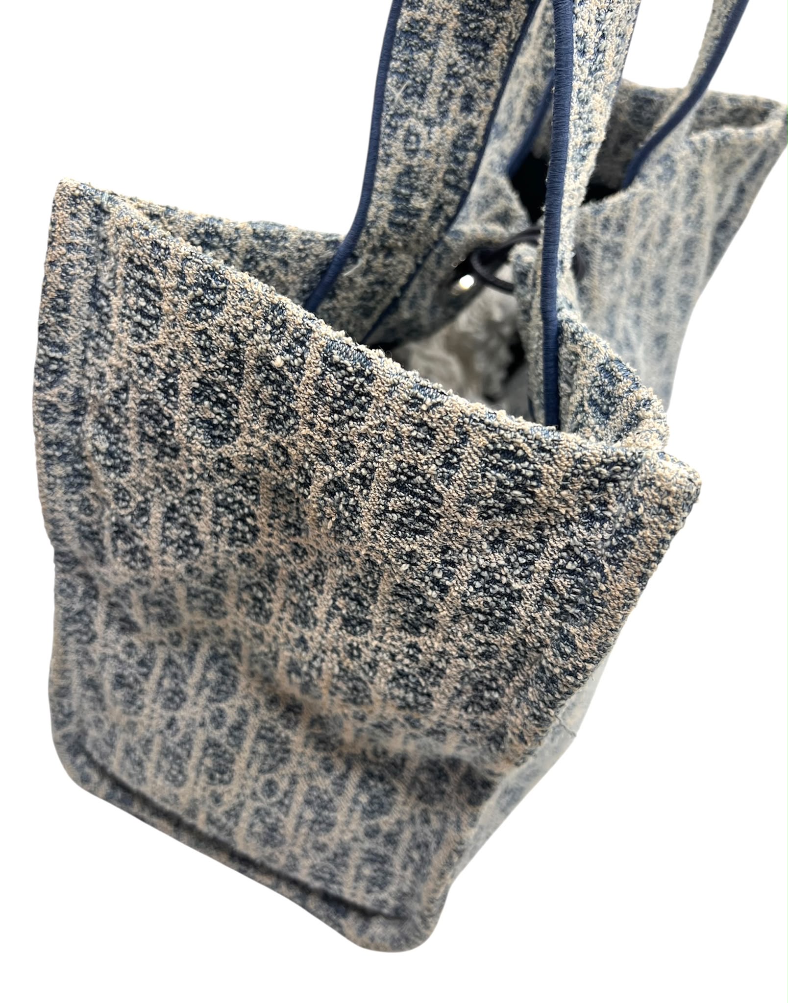 Spongy Book Tote Dioriviera