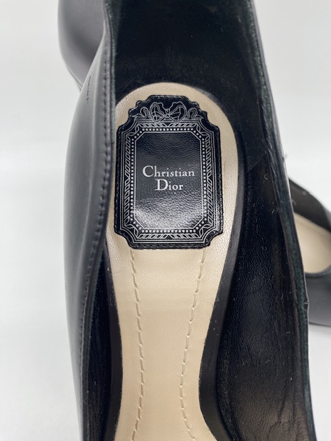 Tacones Dior con adorno estrella en plateado