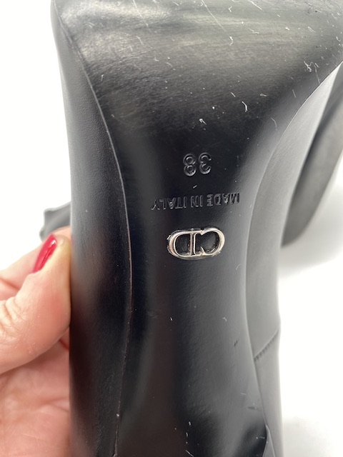 Tacones Dior con adorno estrella en plateado