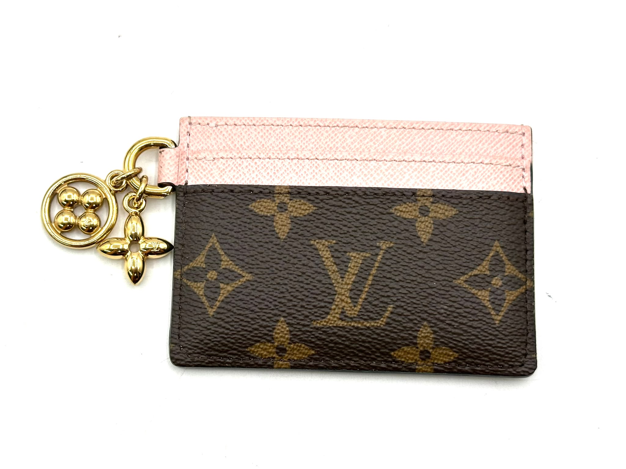 tarjetero Louis Vuitton modelo LV Charms