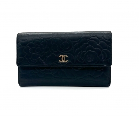 billetera chanel de piel negra | Chanel