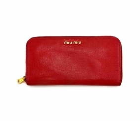 Complementos |  | Cartera Miu Miu en cuero martillado rojo