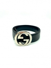 Cinturón gucci negro con monogram grabado | Gucci
