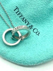 Colgante con anillos entrelazados de Tiffany