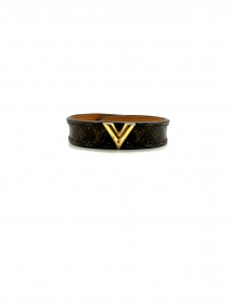 Accessories |  | Louis Vuitton Essential V Monogram bracelet