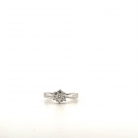 anello in oro bianco con diamanti