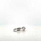 anello in oro bianco con diamanti