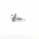 Anello in oro bianco con perla naturale