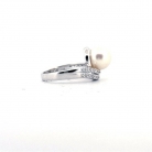 Anello in oro bianco con perla naturale