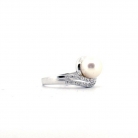 Anello in oro bianco con perla naturale