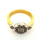 Anillo de oro diseño flor diamantes