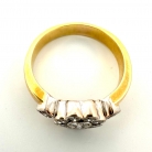 Anillo de oro diseño flor diamantes