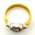 Anillo de oro diseño flor diamantes