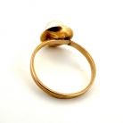 Anello in oro giallo con perla naturale