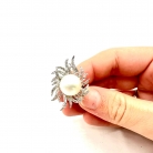 Gold and pearl ring