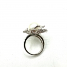 Gold and pearl ring