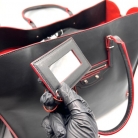 Balenciaga Papier Tote in pelle nera con profili rossi