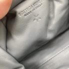 Pouch Bottega Veneta a tracolla