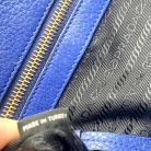 Borsa a tracolla Prada Klein blu