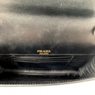 Bolso bandolera Prada de piel negro