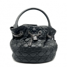 Bolso Christian Dior tote de cuero con dije de candado