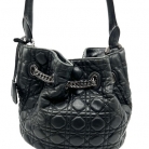 Bolso Christian Dior tote de cuero con dije de candado