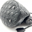 Bolso Christian Dior tote de cuero con dije de candado