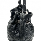 Bolso Christian Dior tote de cuero con dije de candado