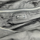 Borsa a spalla Prada con logo grande