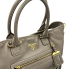 Prada – Borsa a spalla in pelle martellata