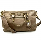 Bolso de mano Prada de piel color piedra