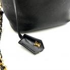 Bolso Louis Vuitton en piel negra