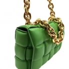 Bottega Veneta Cassette Chain Bag en cuero verde