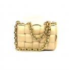 Bottega Veneta Chain Cassette in pelle imbottita beige