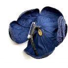 Camelia Chanel in rafia blu