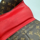 Cartera Louis Vuitton Monogram botón rojo con accesorio