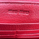 Cartera Miu Miu en cuero martillado rojo