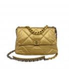 Chanel 19 in pelle dorata