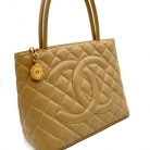 Chanel medaillon