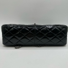 Chanel Reissue 2.55 en charol negro