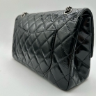 Chanel Reissue 2.55 en charol negro