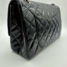 Chanel Reissue 2.55 en charol negro