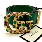 cinturón Gucci con hebilla de pedrería