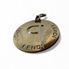 Ciondolo Fendi con lettera “P”