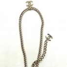 Collar Chanel en metal plateado