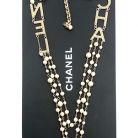 Collar Chanel letras con brillantes y perlas