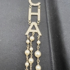Collar Chanel letras con brillantes y perlas